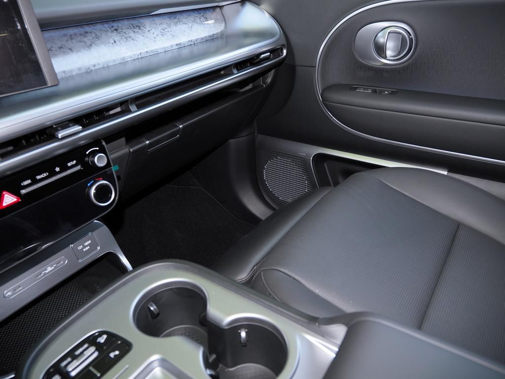 Fahrzeugabbildung Hyundai IONIQ 9 6-Sitzer UNIQ Panoramadach Relax-Paket