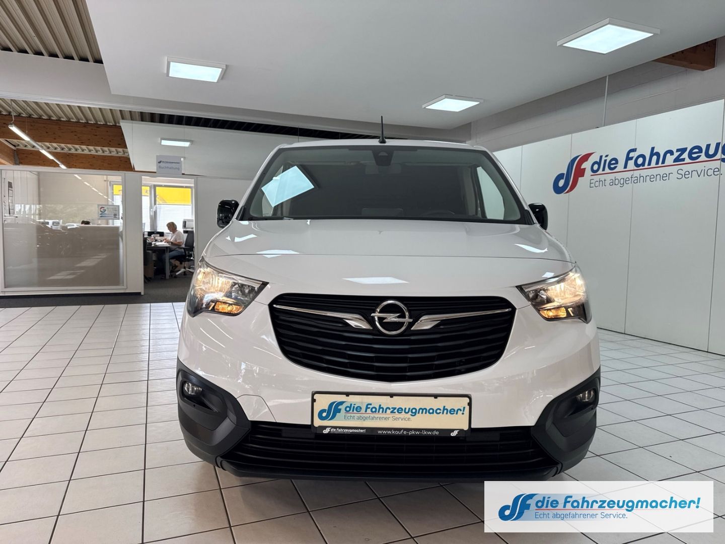 Fahrzeugabbildung Opel Combo E Cargo  L2 1,5D XL erhöhte Nutzlast EU6e