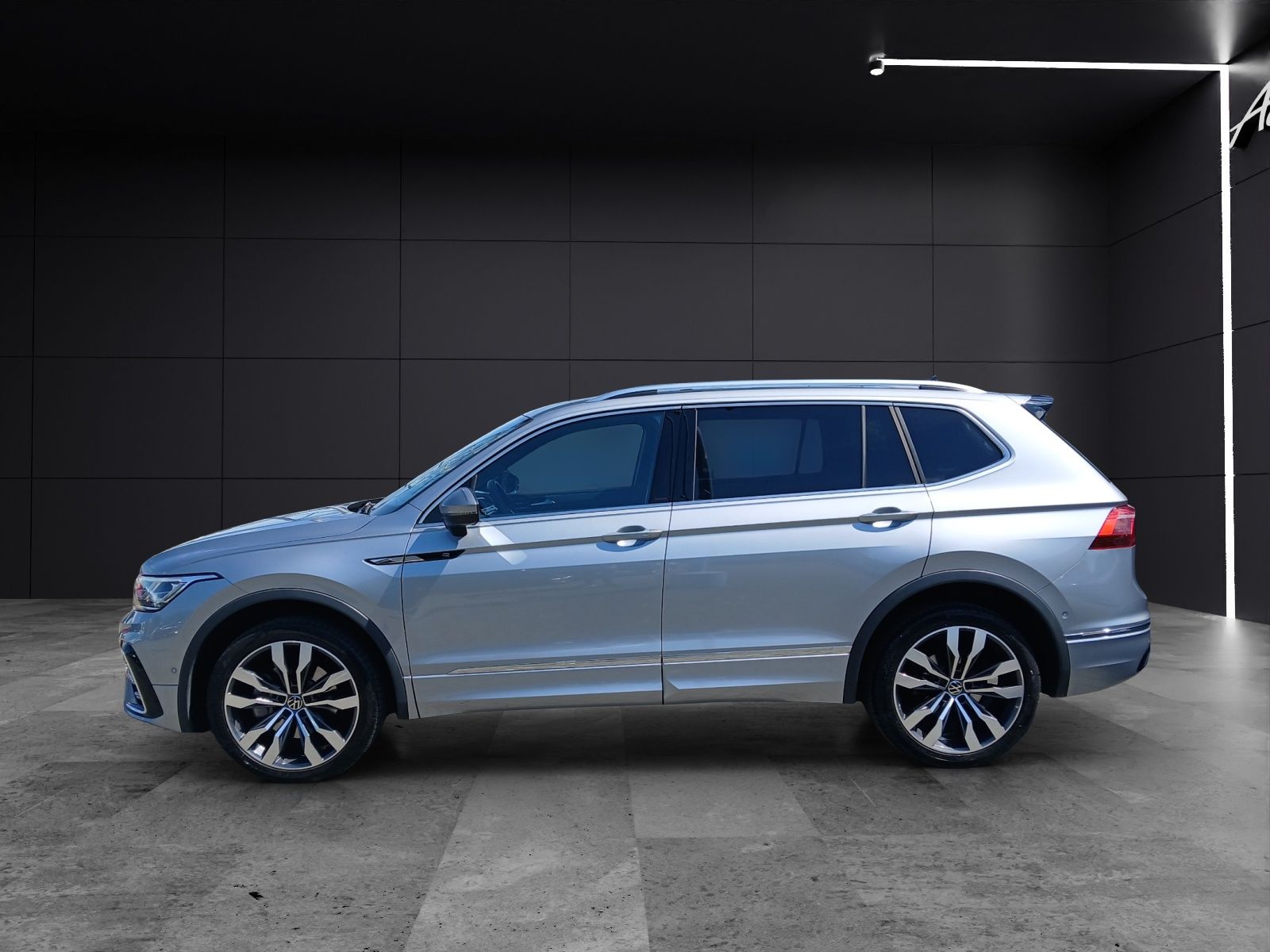 Fahrzeugabbildung Volkswagen Tiguan Allspace TDI R-Line DSG 4M STH Matrix AHK