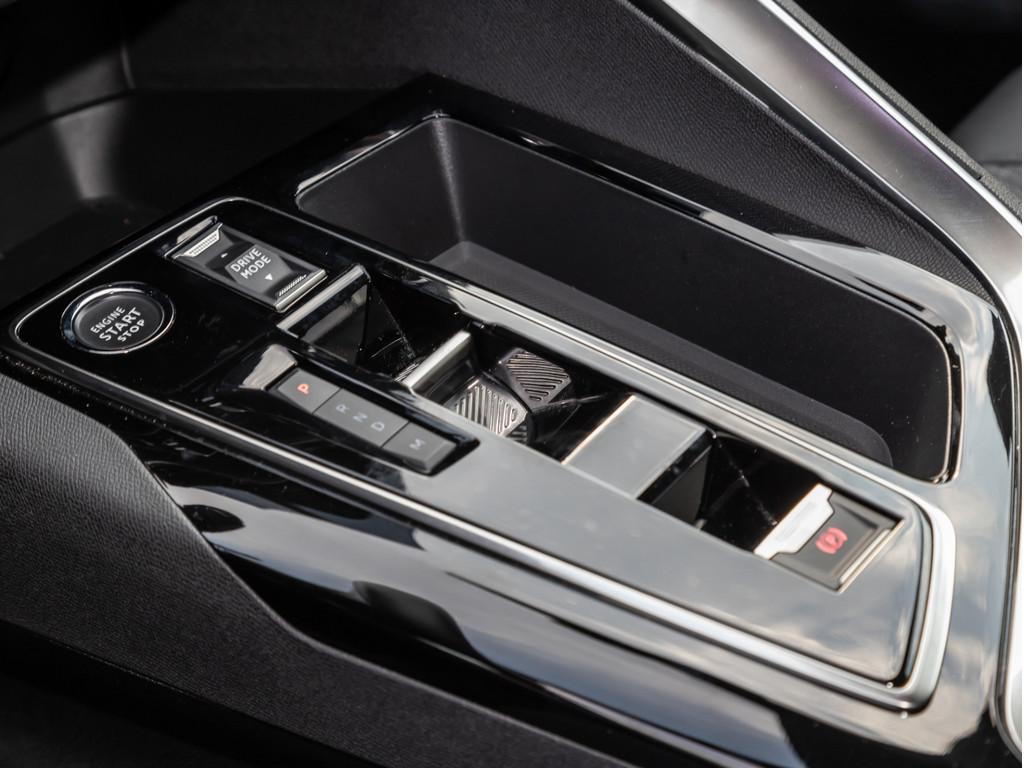Peugeot 3008 Allure Pack HYBRID 136 e-DSC6 AHK ACC LED