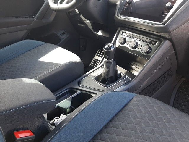 Fahrzeugabbildung Volkswagen Tiguan IQ.DRIVE 1.5TSI AHK eleHeck Kamera Navi