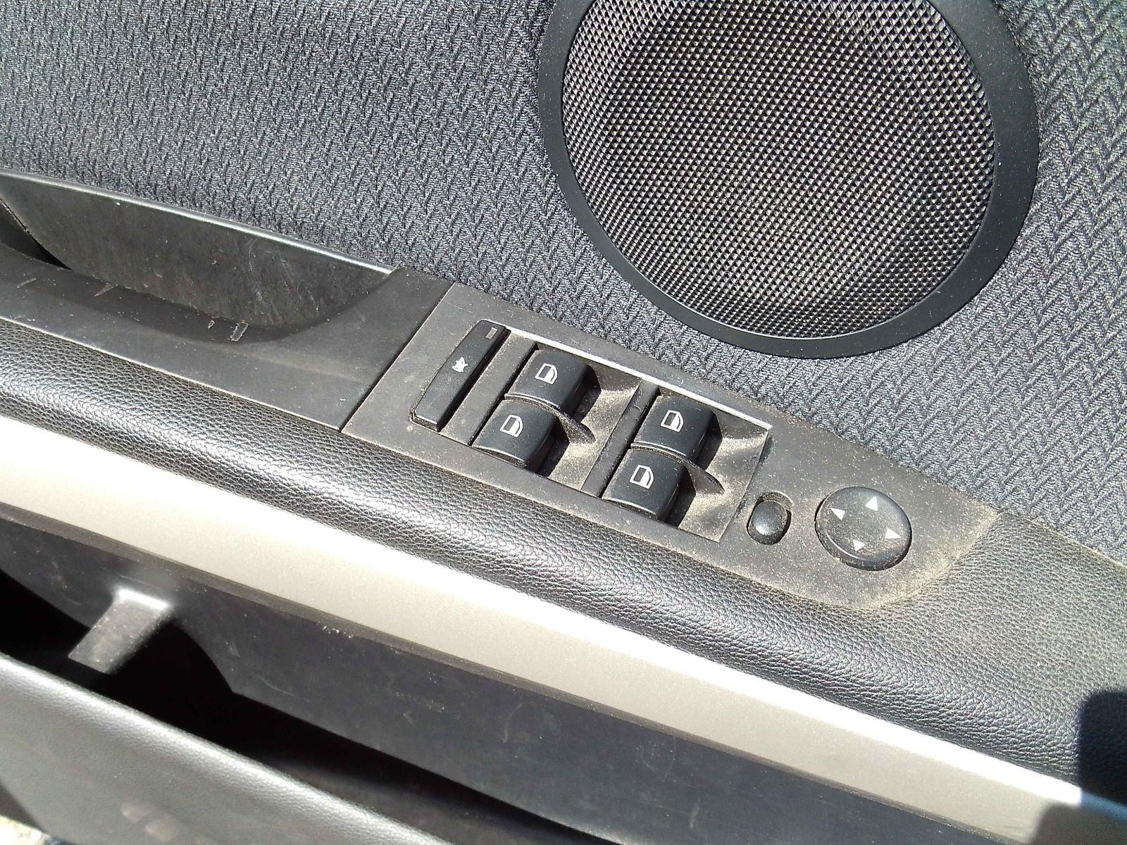 BMW 318 2010 — photo 7