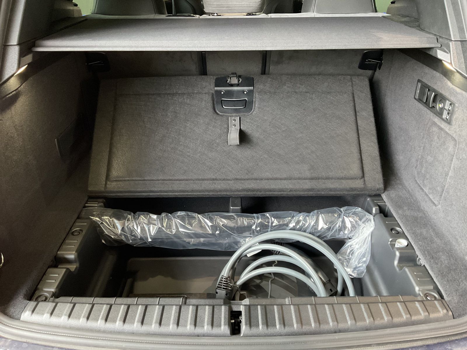 Fahrzeugabbildung BMW iX xDrive45 Harman Kardon Surround | Sitzbelüftu