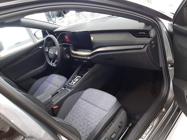 Fahrzeugabbildung Skoda Octavia Combi Sportline 2.0TDI DSG AHK LED 19"
