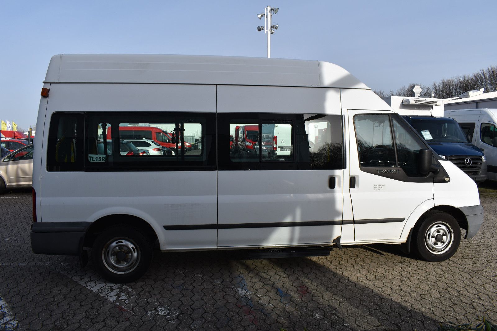 Fahrzeugabbildung Ford Transit Kombi FT 300 L Behindertengerecht *2260