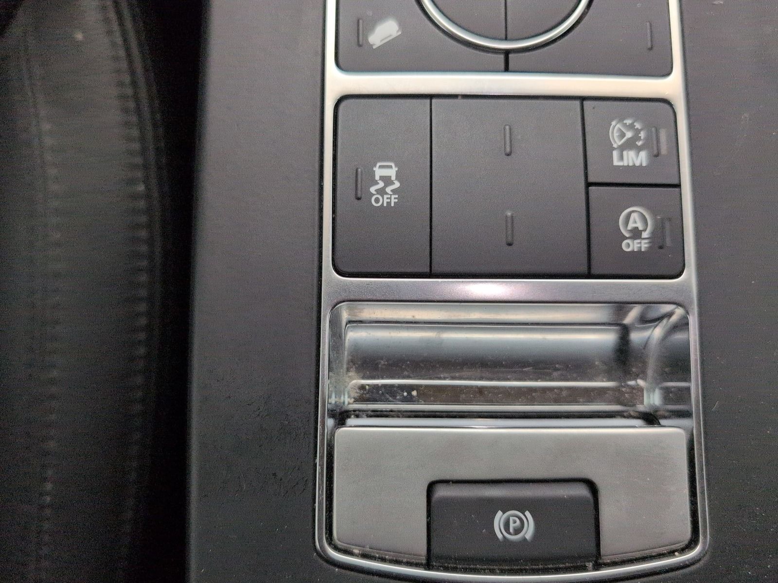 Fahrzeugabbildung Land Rover Discovery 5 2.0 TD4 SE * Leder * AHK * Navi*