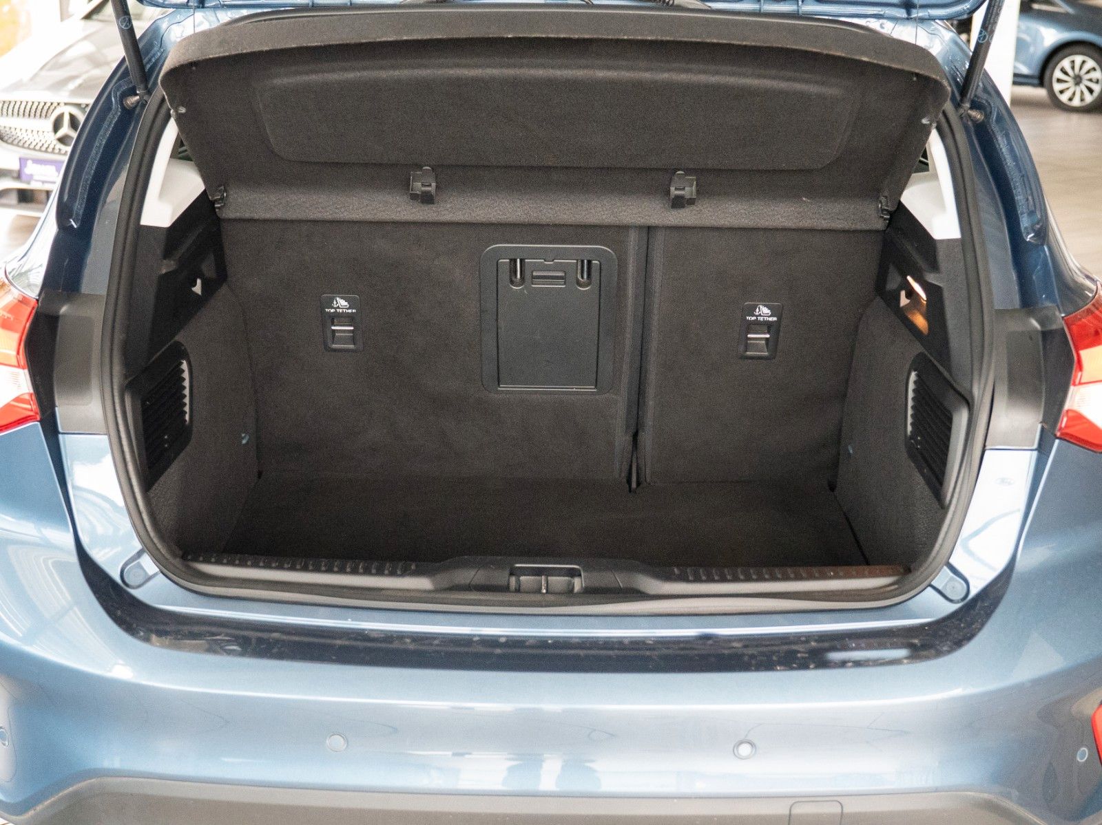 Fahrzeugabbildung Ford Focus Lim. C&C WINTER-P./NAVI/KLIMA/DAB/JRC