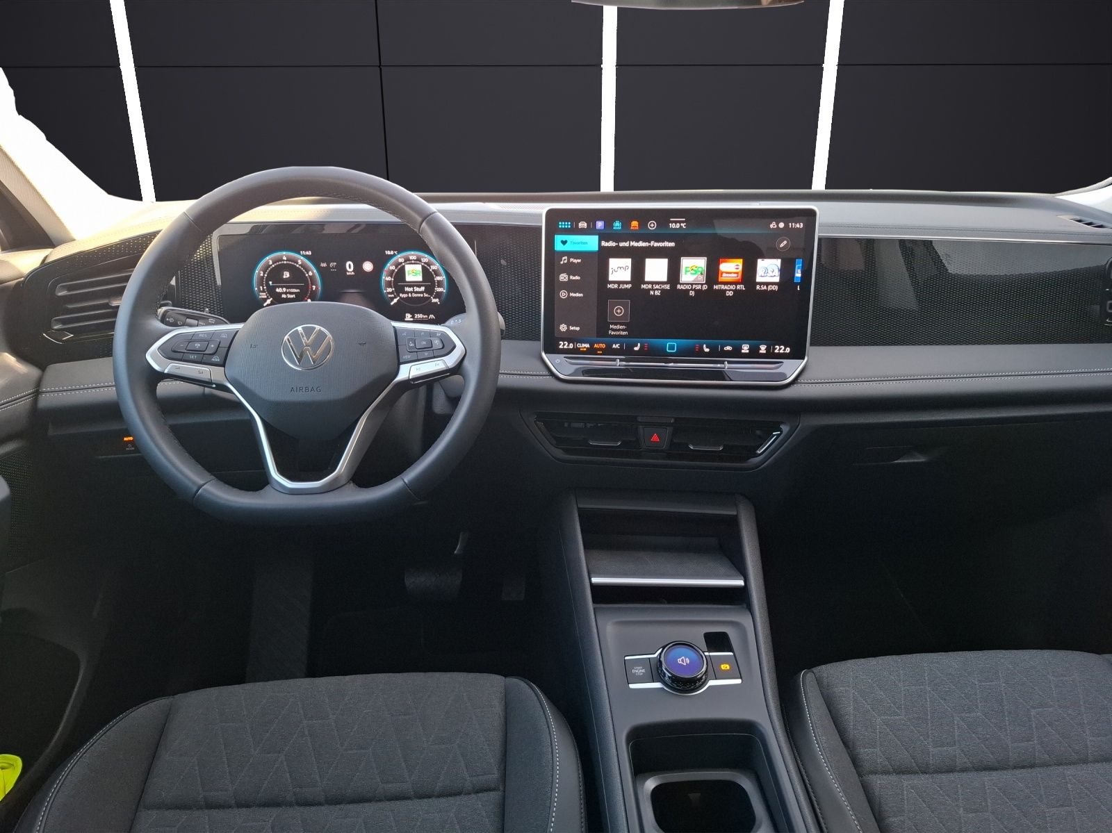 Fahrzeugabbildung Volkswagen Tiguan eTSI Life DSG Standhzg. LED AHK Navi AID