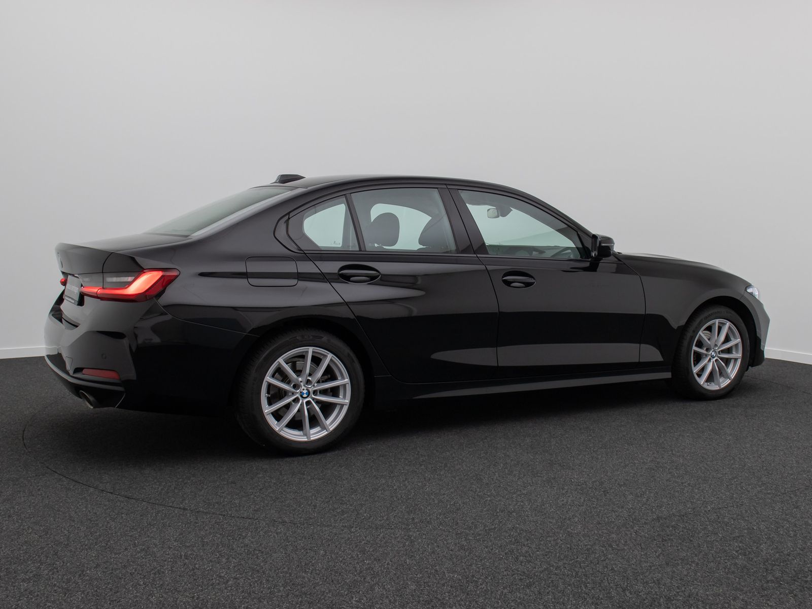 Fahrzeugabbildung BMW 318i DAB PDC Widscreen Geschwindigkeitsreg LED