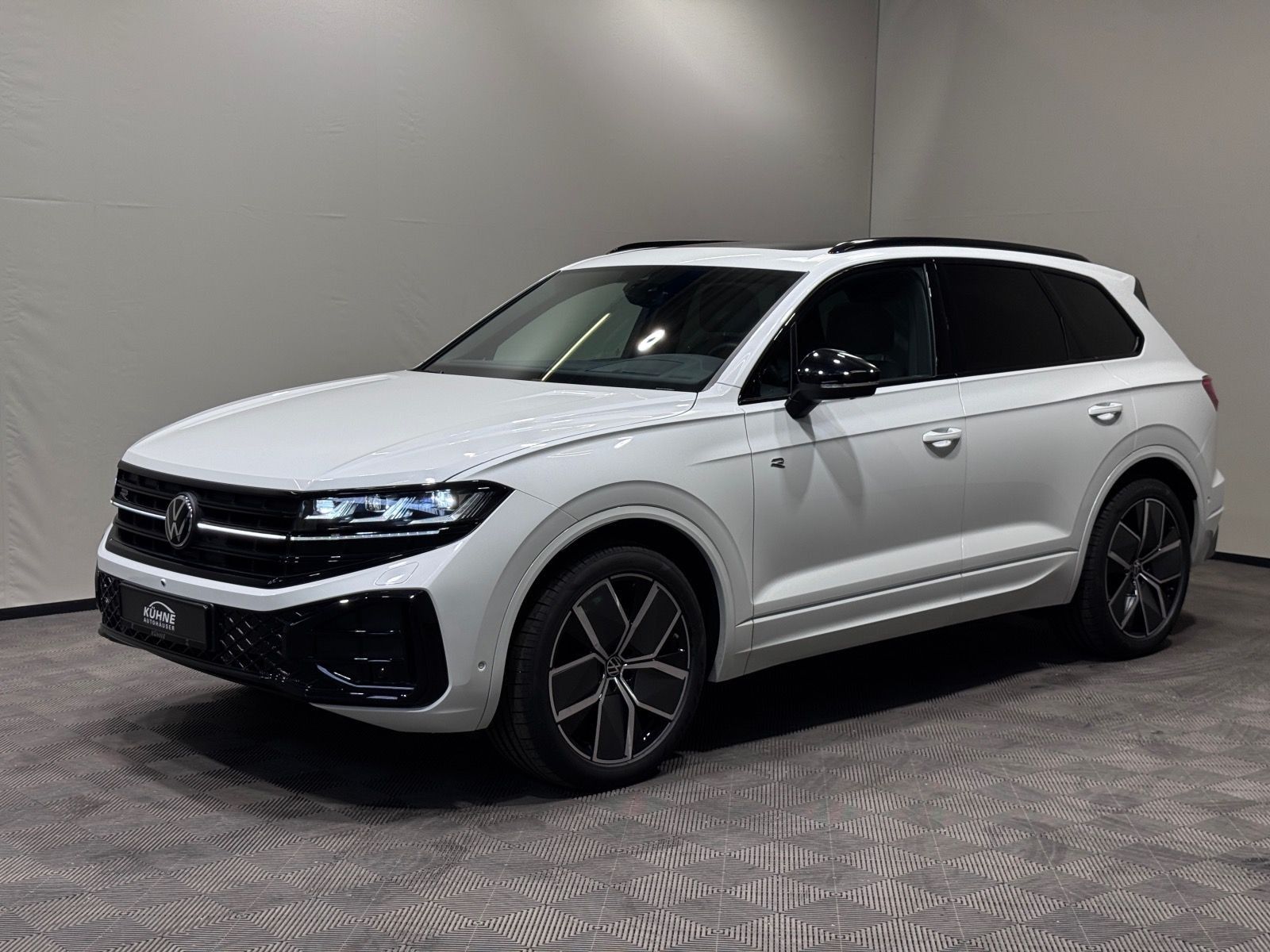 Volkswagen Touareg R-Line Black Style PANO MATRIX AHK NAV foto 2