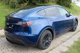 Tesla Y 2023 LR Long Range Dual Motor AWD AHK allwette - blaue Tesla Model Y