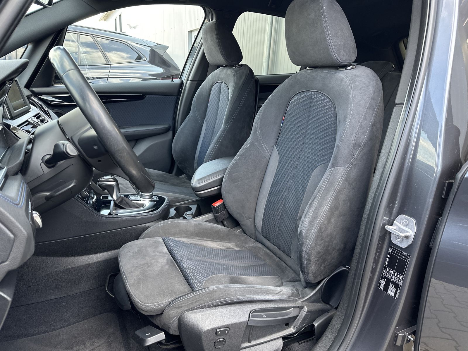 Fahrzeugabbildung BMW 220d Active Tourer M-Sport NAV+LED+HIFI+18ZO+EU6