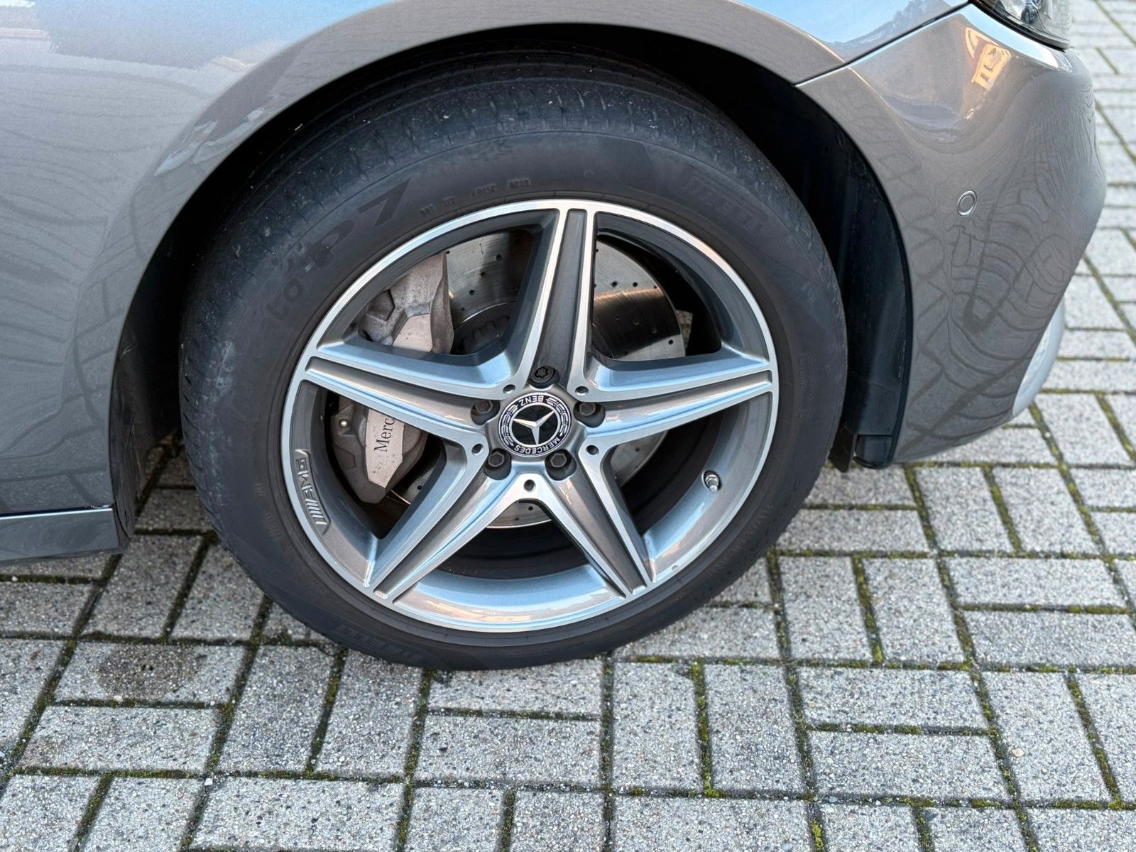 Fahrzeugabbildung Mercedes-Benz E 300 de T AMG+DISTRONIC+LENKASSI+360°+AHK+AMBIE