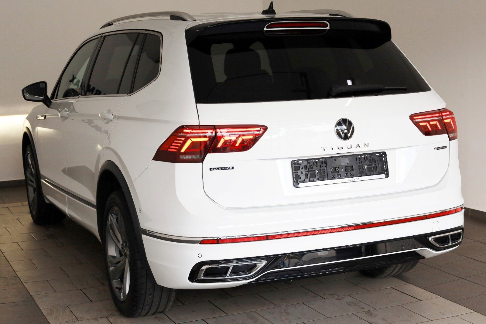 Fahrzeugabbildung Volkswagen Tiguan Allspace R-Line 4M LED,Navi,PDC,AHK