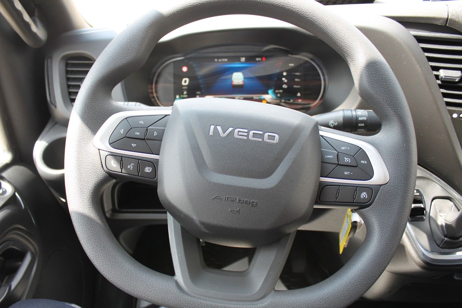 Fahrzeugabbildung Iveco Daily KaWa Aut. 3.0 D Holzb./Verkleidung/Airline