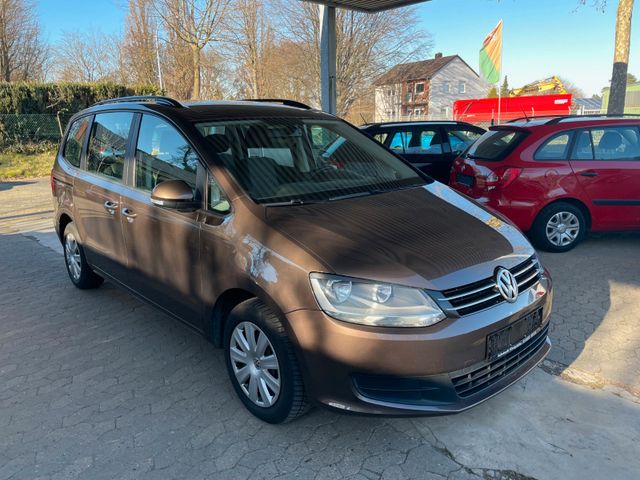 Volkswagen Sharan Trendline BMT **KLIMAAUT.**SITZHZG.**NAVI