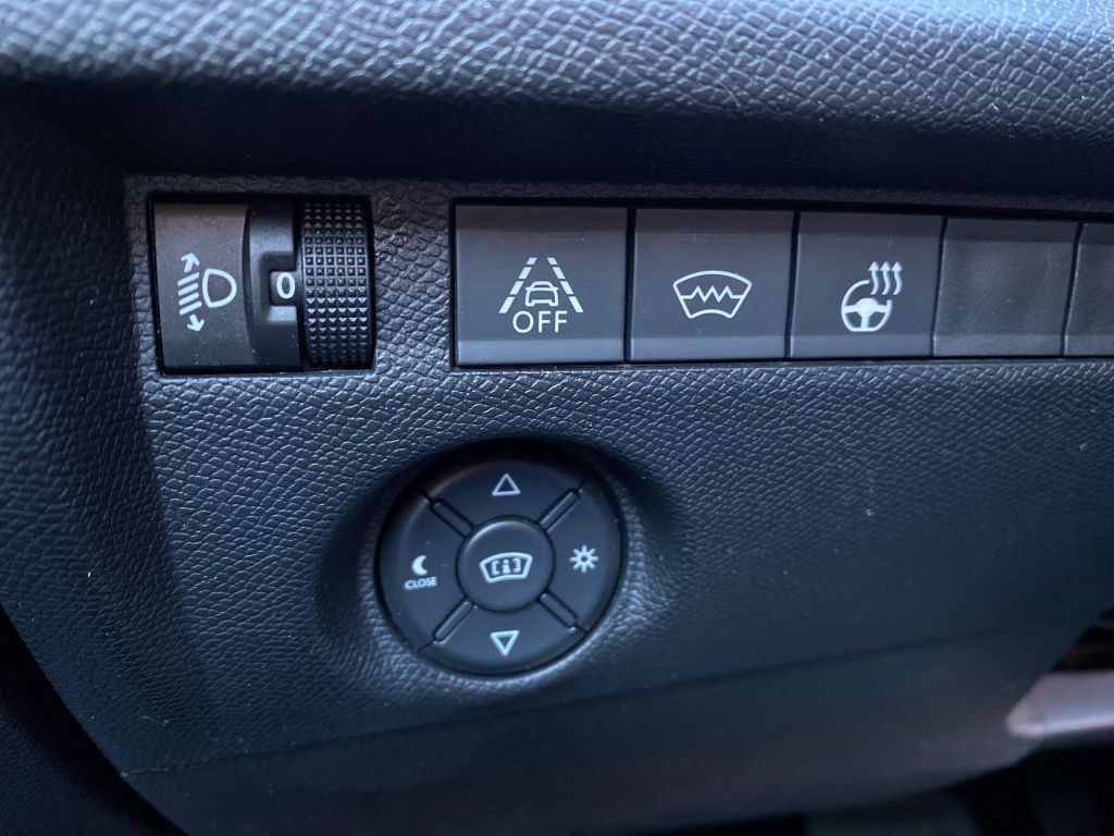 Fahrzeugabbildung Citroën C4 PureTech 130 S&S EAT8 SHINE *Sitzh. vorn*