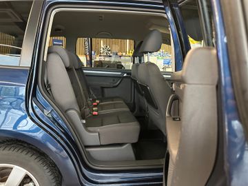 MYAUTOCENTER – Gebraucht- und Jahreswagen mit Werkstattservice in Pfaffenhofen Volkswagen Touran Comfortline *7-SITZER*2-ZONEN*TEMPO*