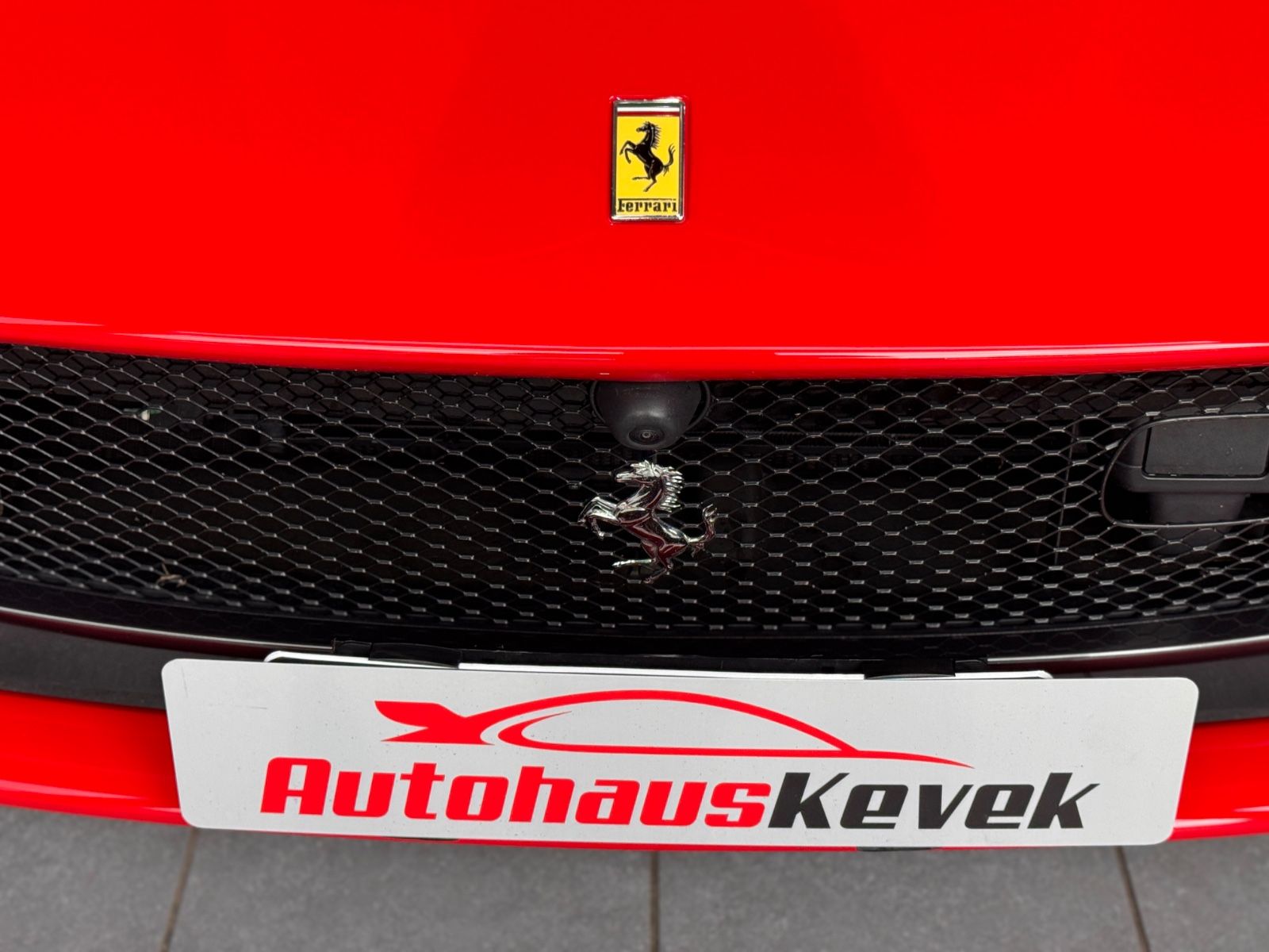 Fahrzeugabbildung Ferrari 812 Superfast|CARBON-SCHALENSITZE|360"KAMERA|ACC
