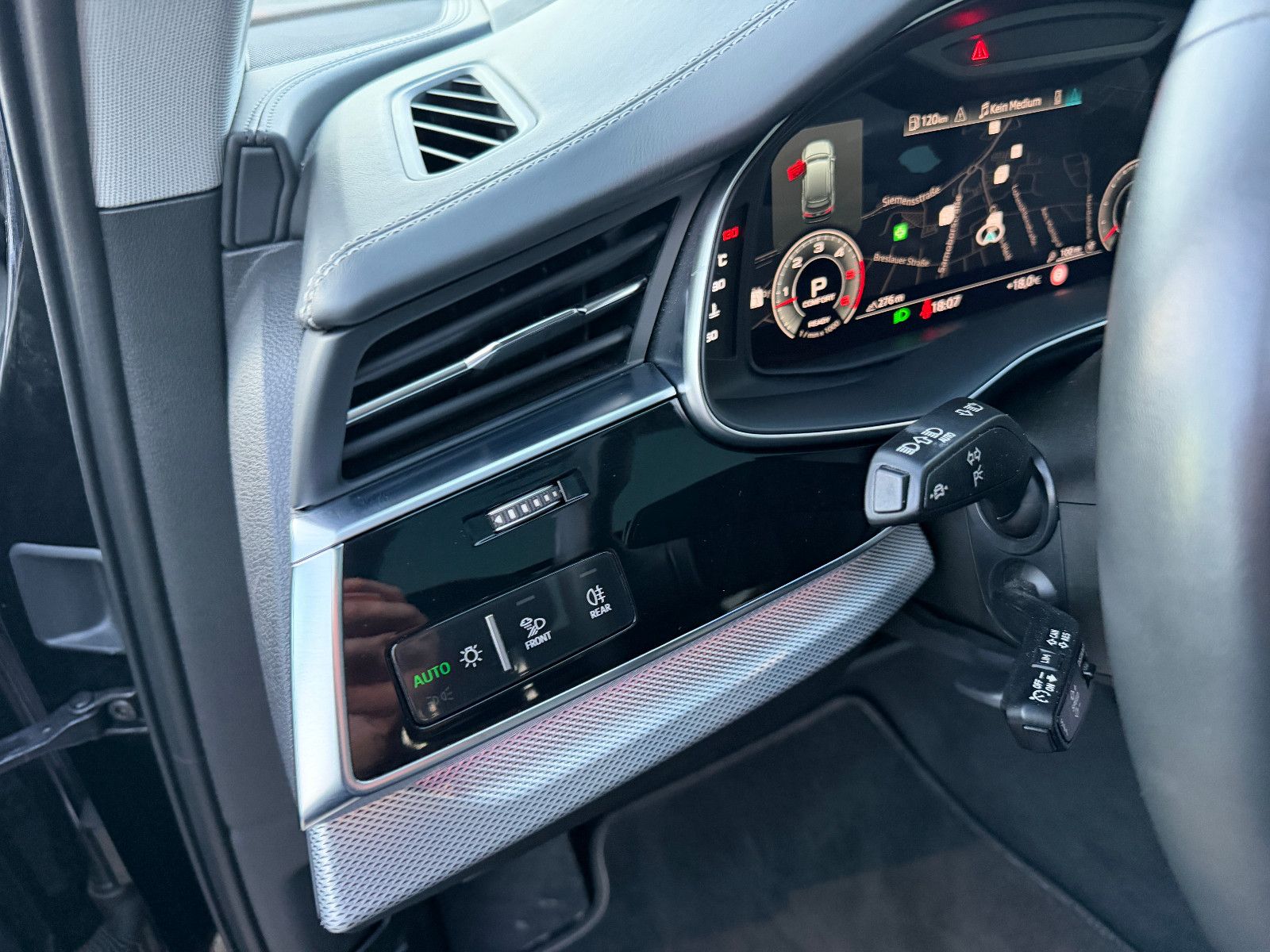 Fahrzeugabbildung Audi Q7 50 TDI Quattro/7-SITZE/PANO/HUD/AMBIENTE/KAME