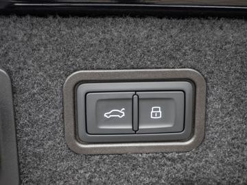 2025 AUDI S8 缩略图 29