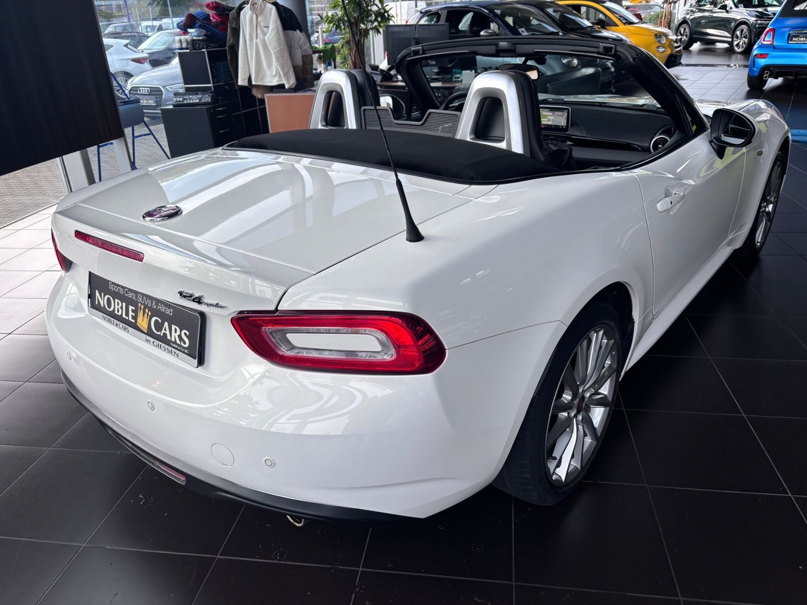 Fahrzeugabbildung Fiat 124 Spider Lusso LED NAVI ALU