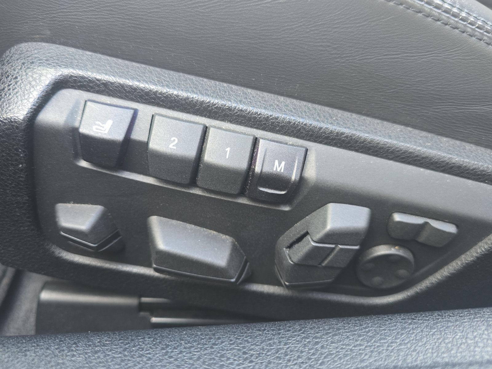 Fahrzeugabbildung BMW 650i Cabrio M-PAKETT,B&O,360,SOFT CLOSE,MASSAGE