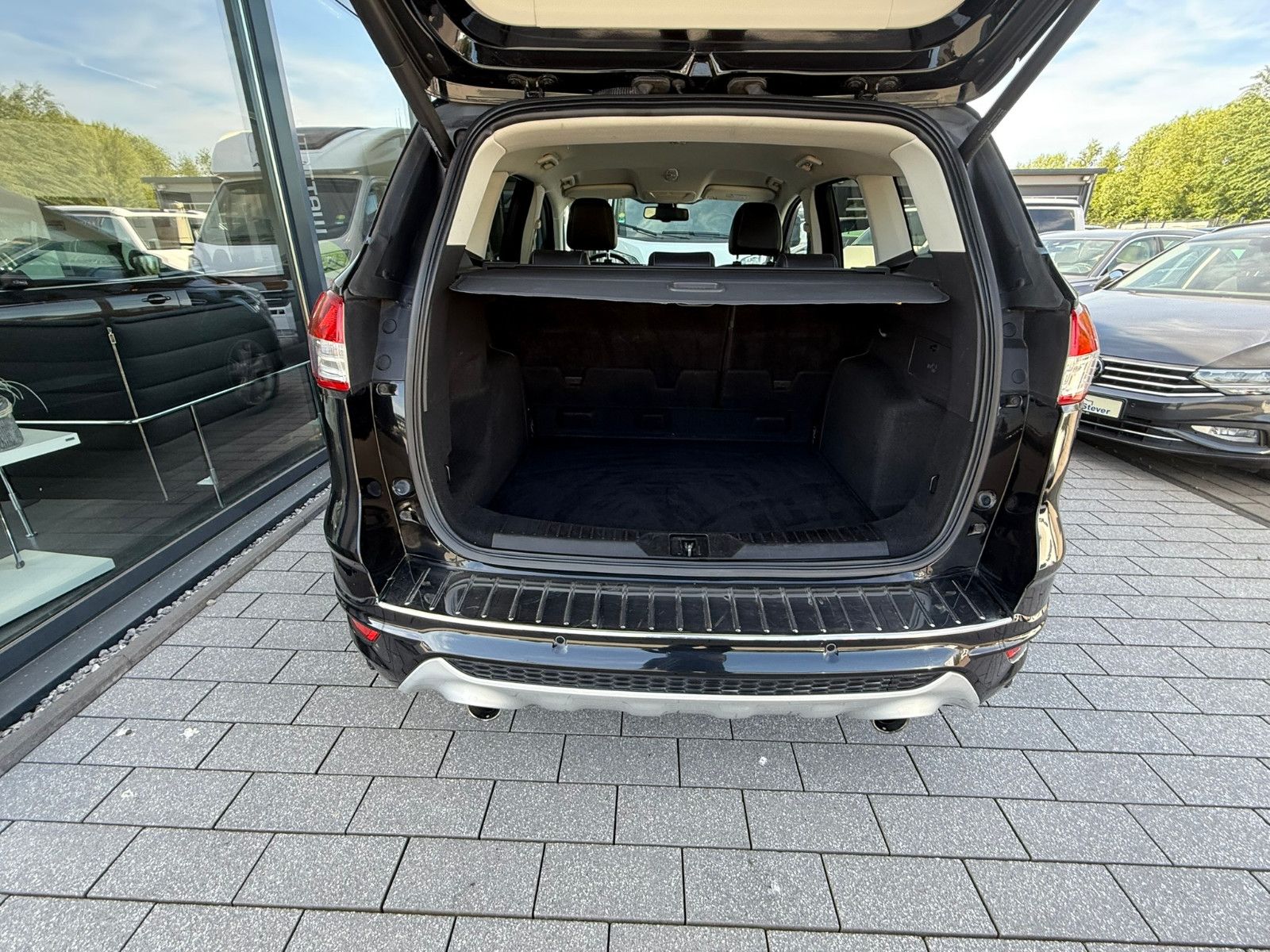 Fahrzeugabbildung Ford Kuga Individual KLIMAAUTO SITZHEIZUNG AHK