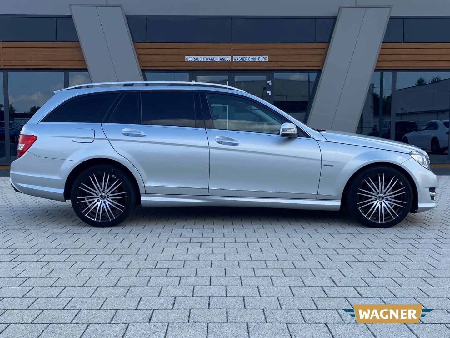 Fahrzeugabbildung Mercedes-Benz C 300 T - CDI 4Matic *Leder*Standheizung *Automa