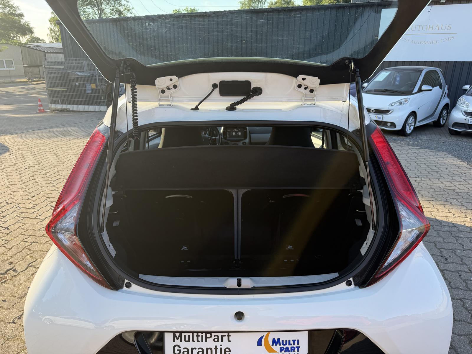 Toyota AYGO TEAM-D/KAMERA/KLIMA/AUTOMATIK/62TKM/1.HD