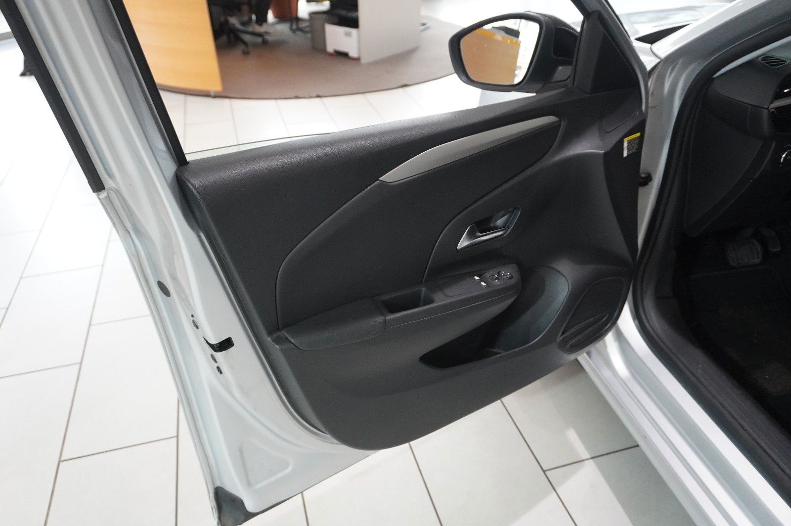 Fahrzeugabbildung Opel Corsa-e F EDITION 7KW NAVI/VIRT/TEMP/DAB/WÄRMEP.