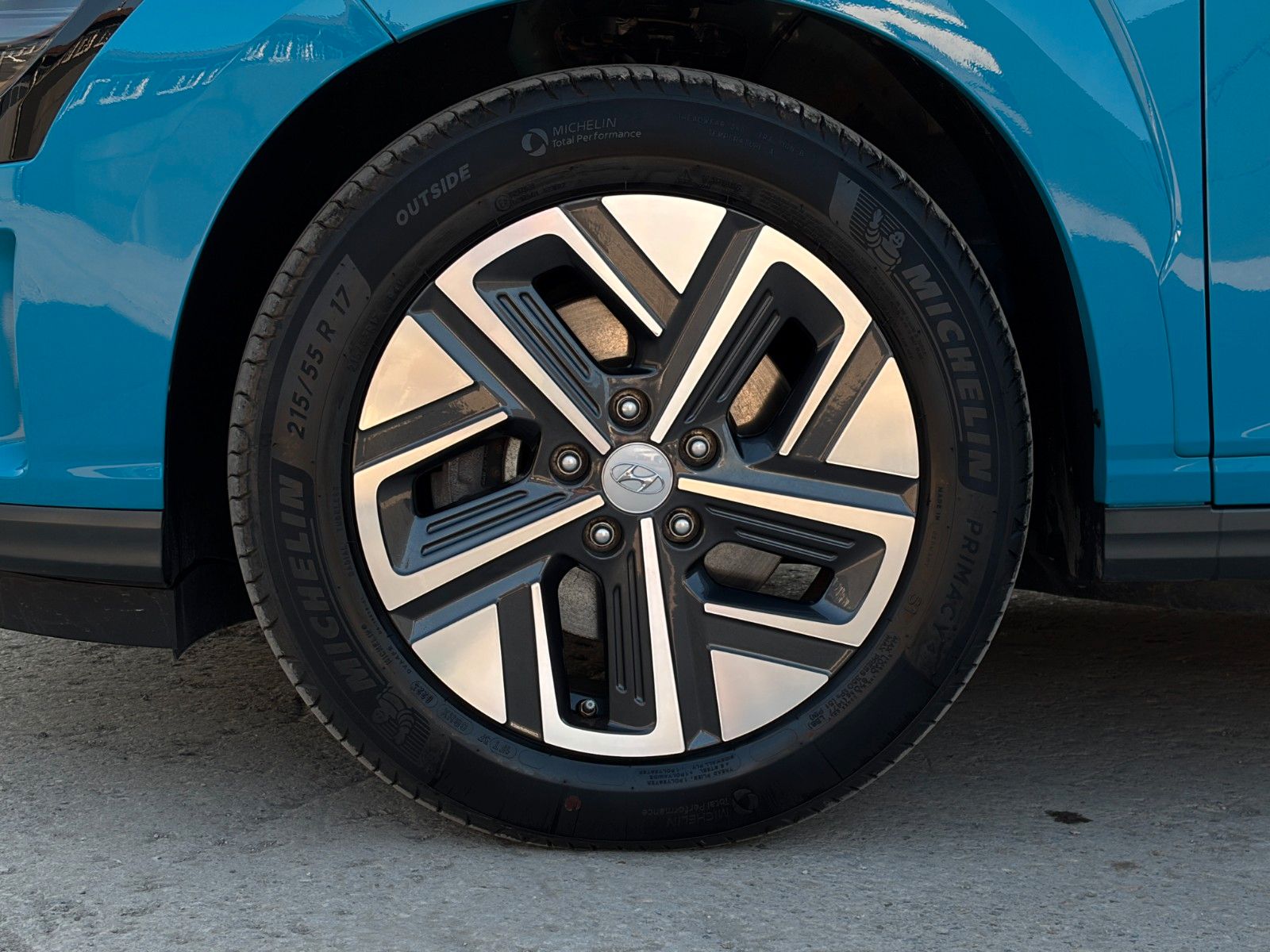 Fahrzeugabbildung Hyundai KONA E Select ACC Cam PDC LFA LKA LHZ SHZ