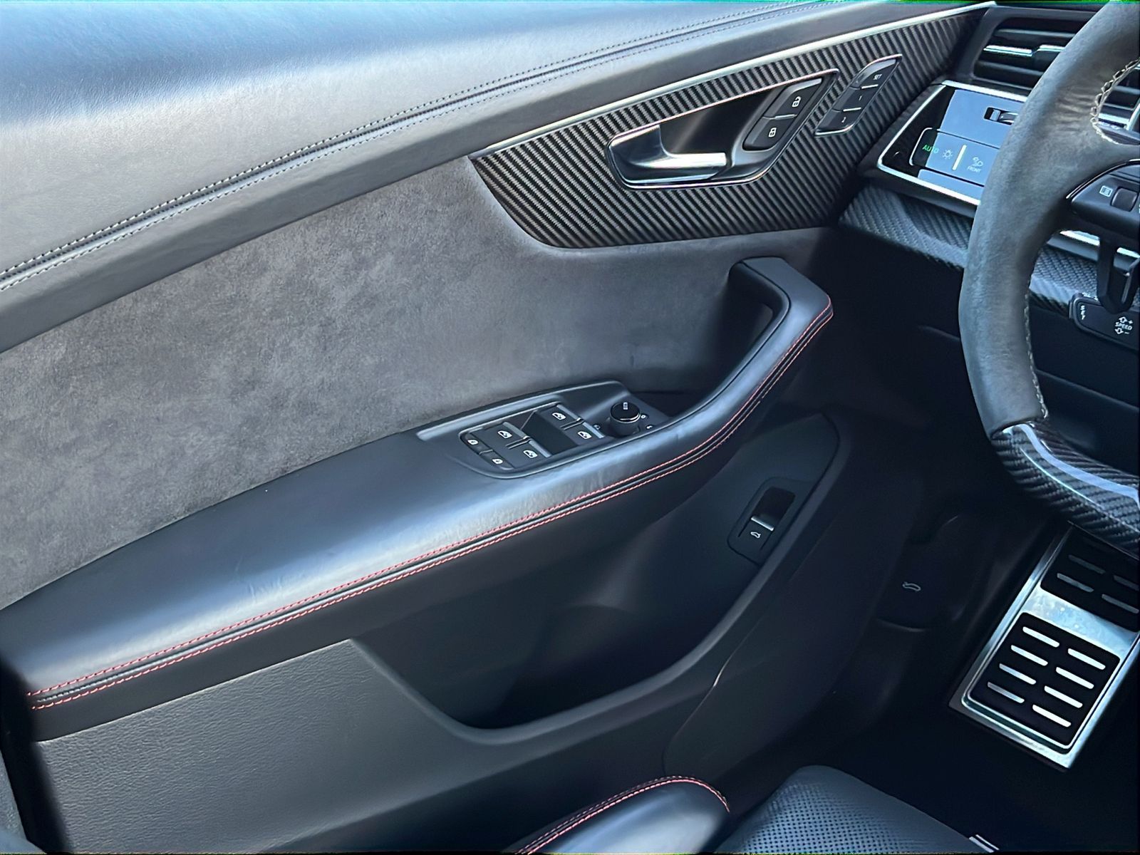 Fahrzeugabbildung Audi RSQ8 4.0 TFSI quattro*Keramik*HUD*23"*Stdhzg**