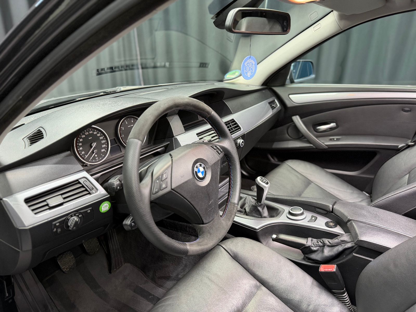 Fahrzeugabbildung BMW 523I Touring |PDC|PANO|NAVI|LEDER