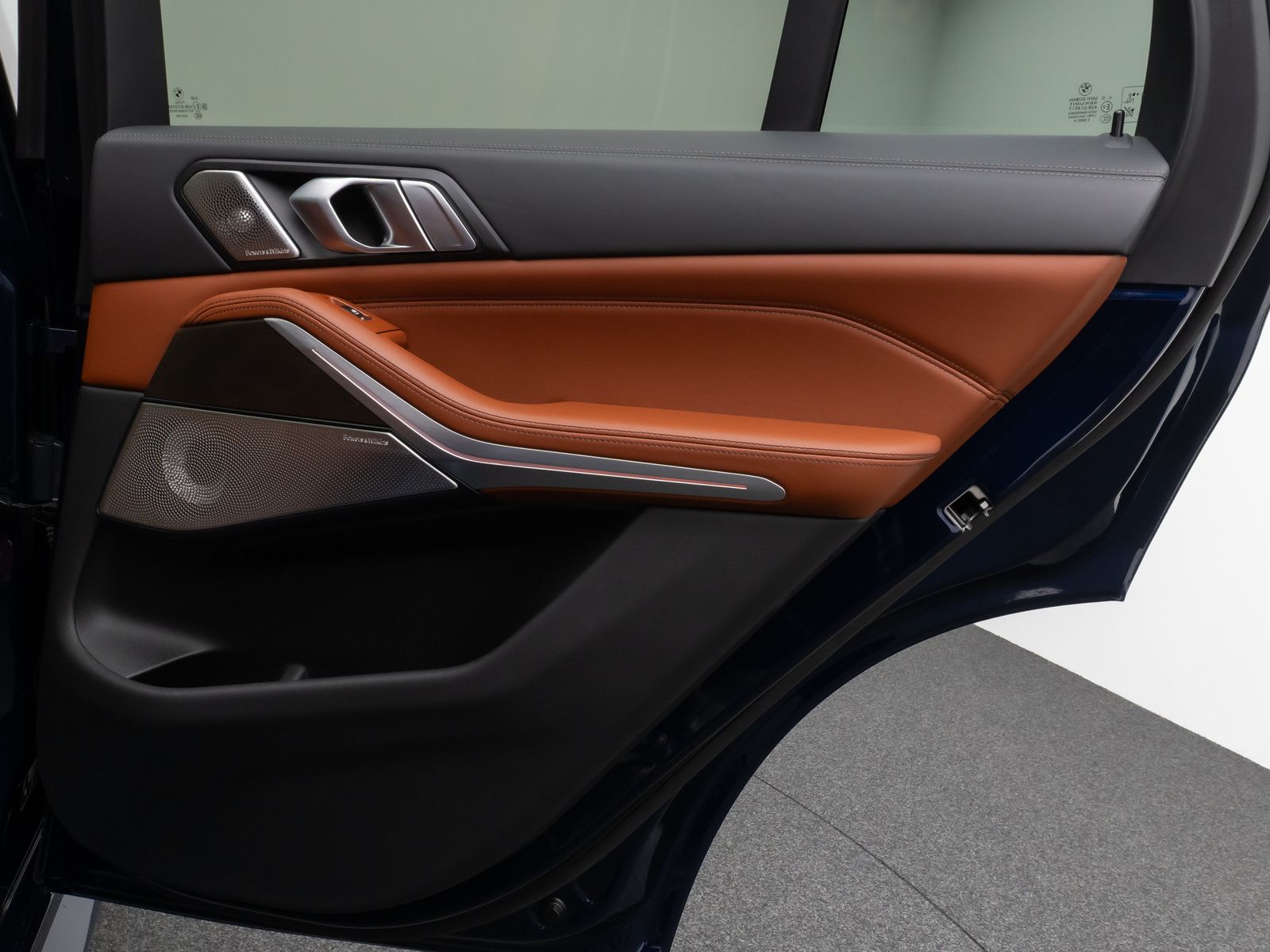 Fahrzeugabbildung BMW X5 M50i 360°Laser SkyLounge HUD B&W SoftCL AHK