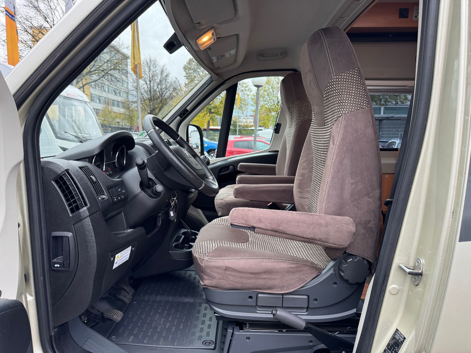 Fahrzeugabbildung Pössl Roadstar 640 DK DACHKLIMA AHK NAVI KAMERA LED 1H