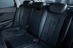 AUDI A4 Avant 45 TDI quattro Advanced*STHZ*HUD*AHK*17