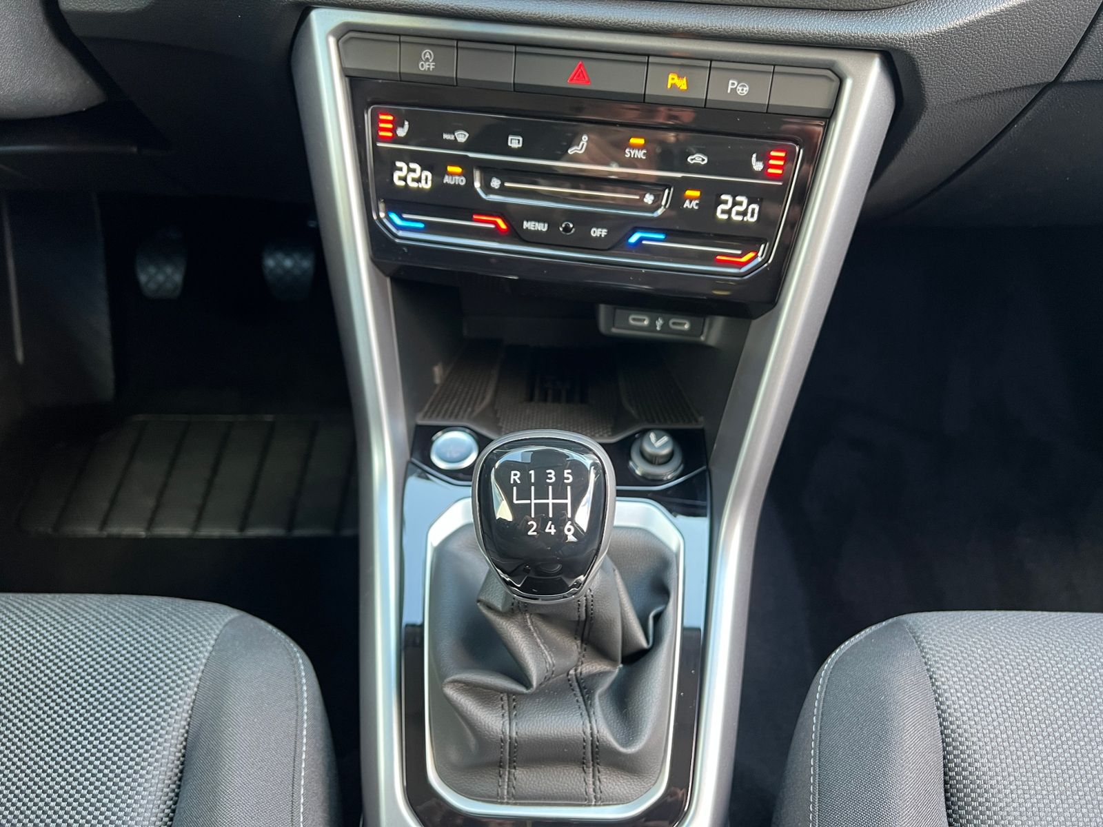 Fahrzeugabbildung Volkswagen T-Roc Life 1.0 TSI *LED, ACC, Kamera, 17''-LM*