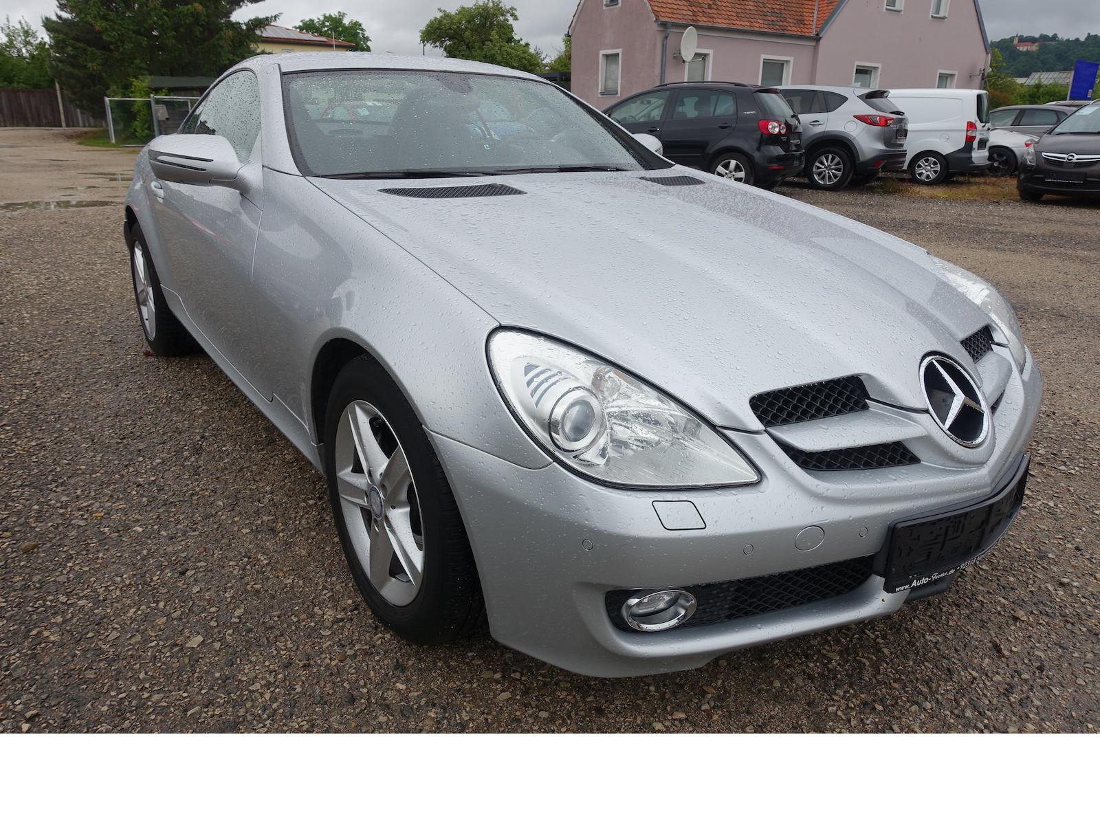 Mercedes-Benz SLK 200 Kompr. Airscarf Bi-Xenon PDC Leder Navi 