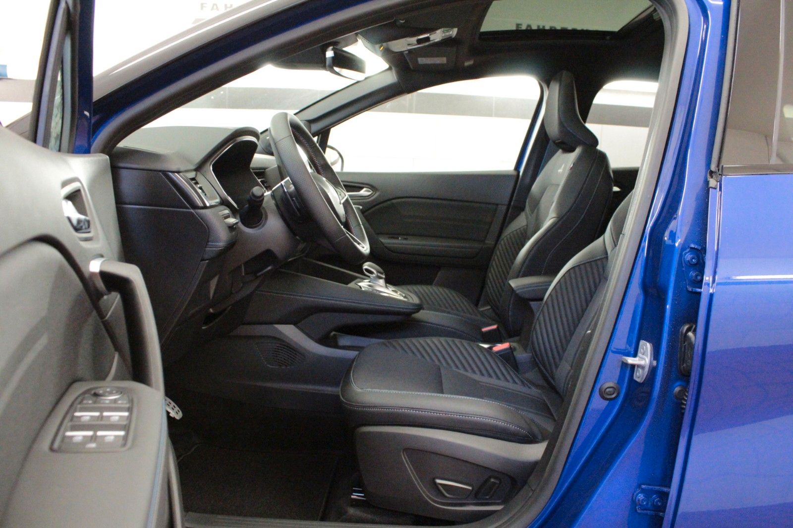 Fahrzeugabbildung Renault Captur Mild Hybrid 160 EDC Esprit Alpine