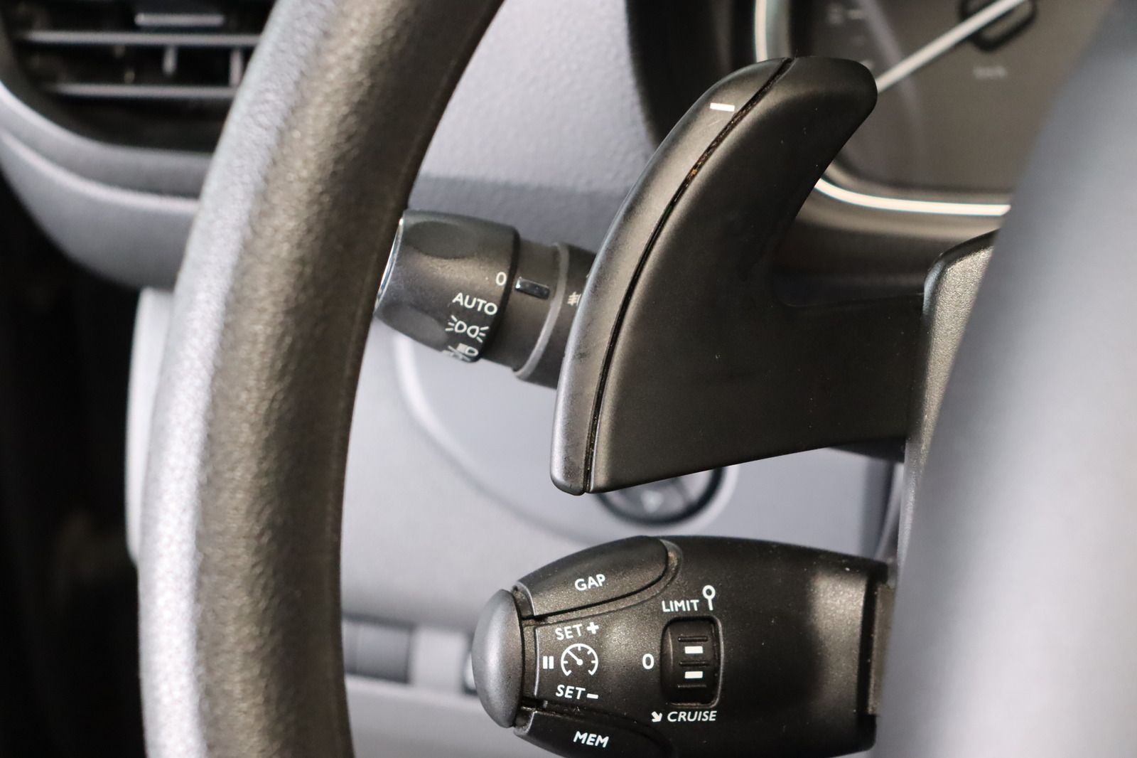 Fahrzeugabbildung Peugeot Expert Kasten L2 Automatik * Klima * 1. Hand
