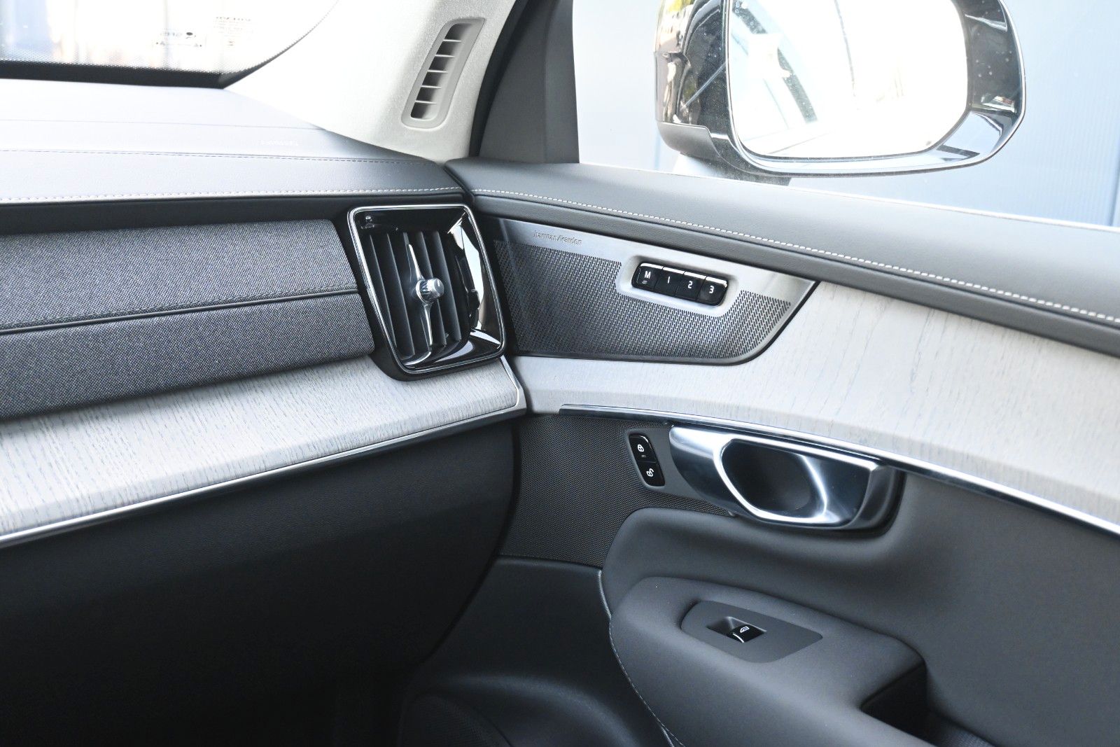 Fahrzeugabbildung Volvo XC90 Ultra Bright T8 AWD Recharge*LUFT*PANO*STHZ
