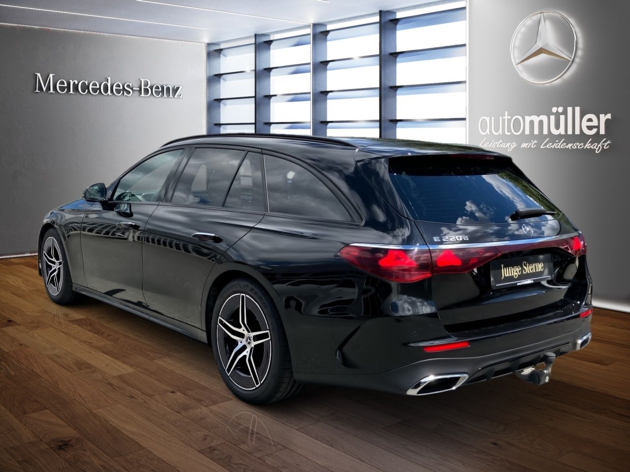 Fahrzeugabbildung Mercedes-Benz E 220 d T AMG+NIGHT+AHK+PANO+KEYLESS+