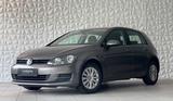 Volkswagen Golf VII Lim*NAVI*TOP ZUSTAND*GARANTIE - mit Diesel-Antrieb: Grau, Garantie