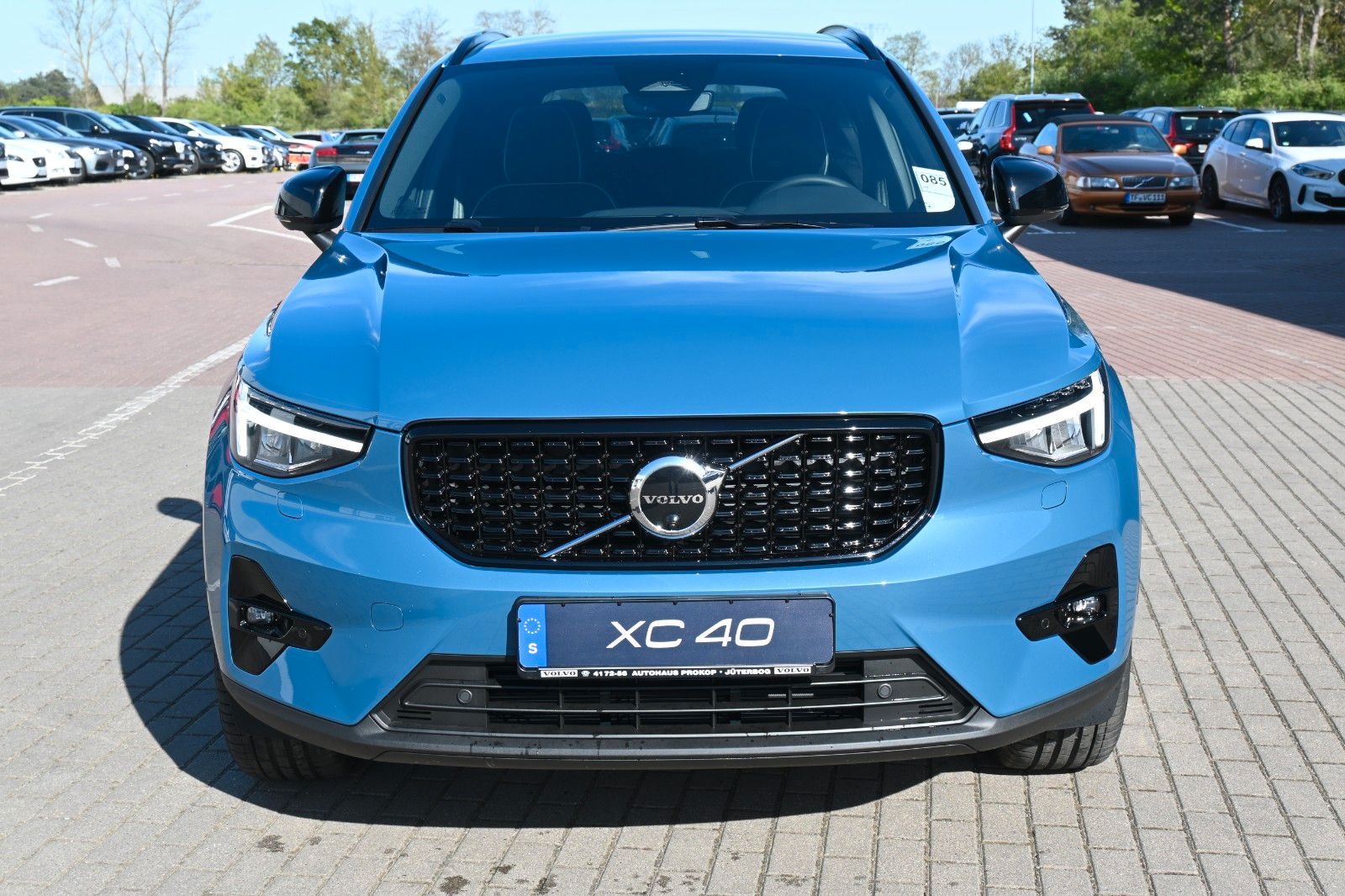 Fahrzeugabbildung Volvo XC40 B4 AWD DKG Plus Dark*STDHZG*360°*ACC