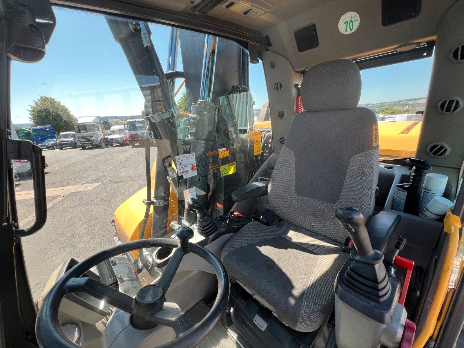 Fahrzeugabbildung Volvo EW160D / 2014 / 1xTieflöffel / Forstschutzgitter