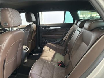 Fotografie des Opel Insignia Sports Tourer 2.0 Diesel 4x4 AT Ultimat
