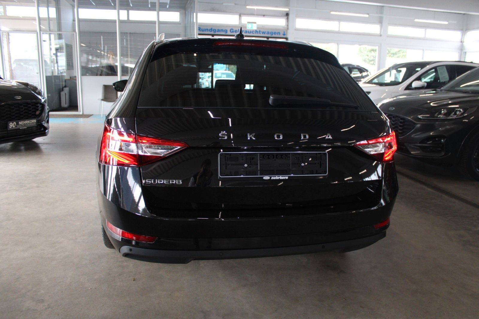 Fahrzeugabbildung SKODA Superb 2.0 TDI DSG STYLE COMBI LED AHK ACC uvm.