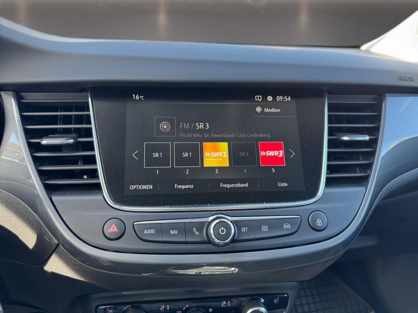 Fahrzeugabbildung Opel Crossland Elegance AHK-abnehmbar Navi LED Apple