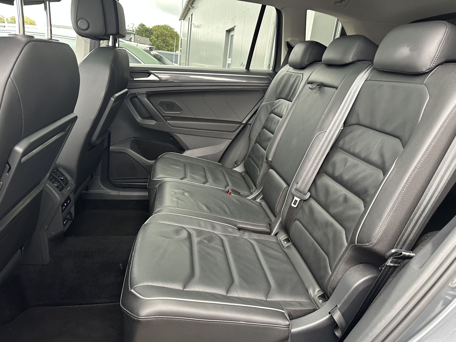 Fahrzeugabbildung Volkswagen Tiguan Allspace 1.5 TSI DSG HL NAV+LED+ACC+VCOCK
